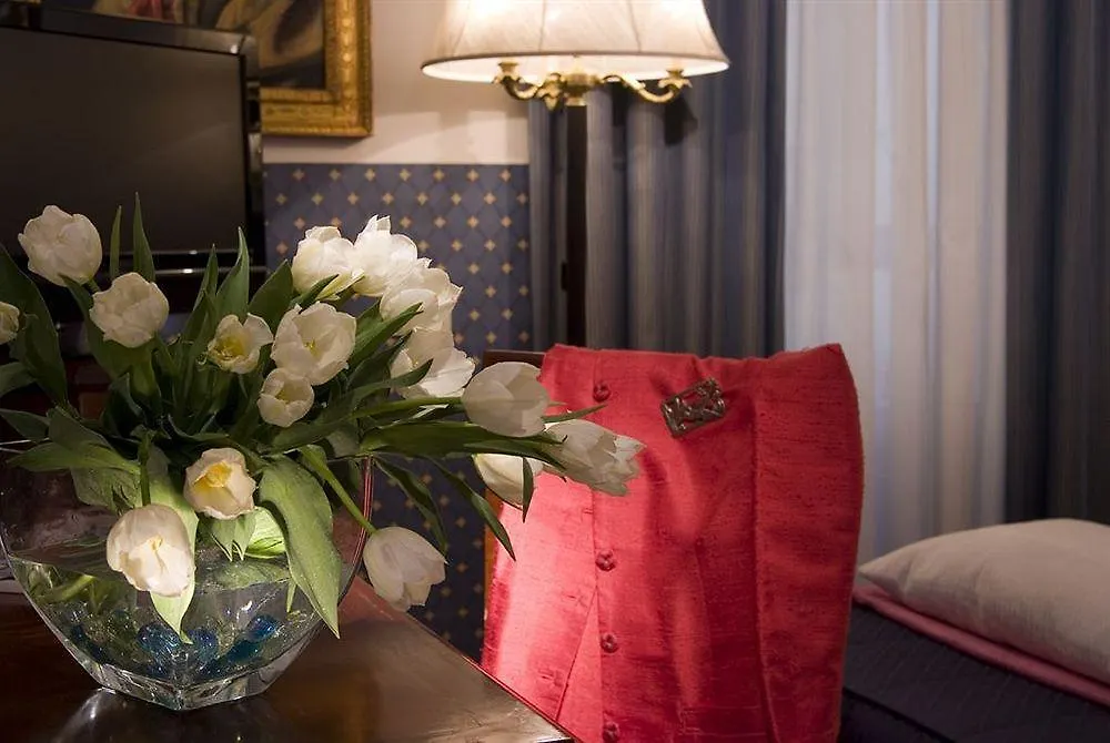 Hotel Des Artistes Roma 3*, Rome